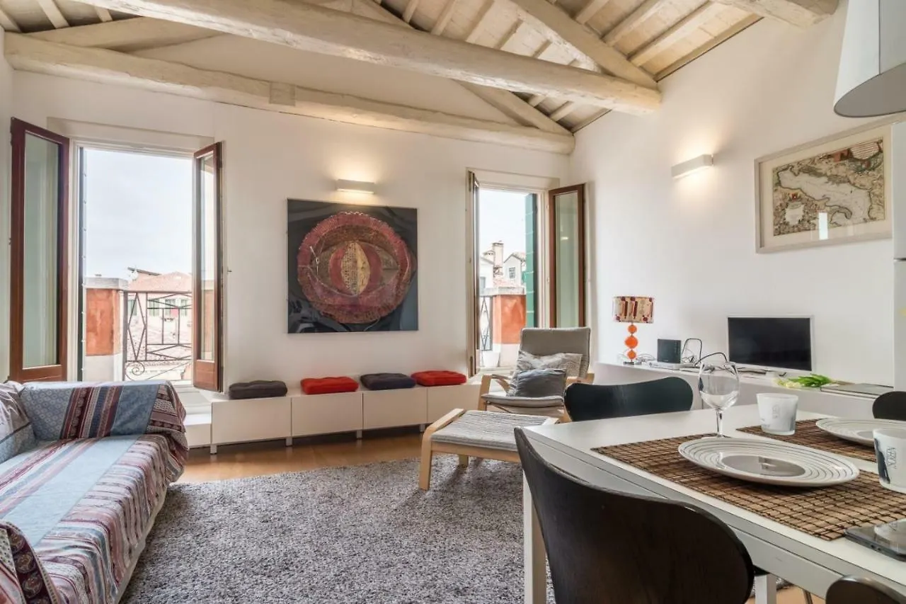 Carmini Canal View & Lift By Lionhost Apartment Venice