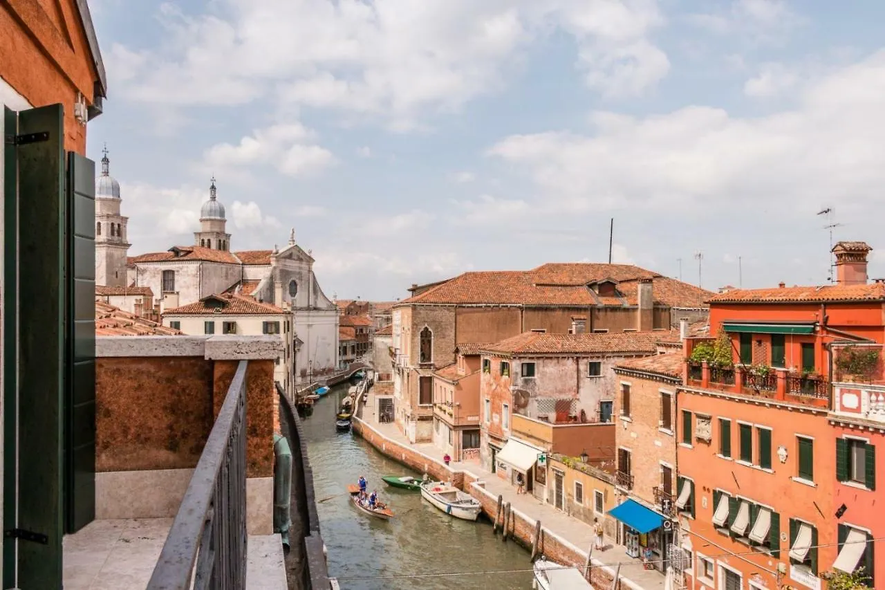 Carmini Canal View & Lift By Lionhost Italy