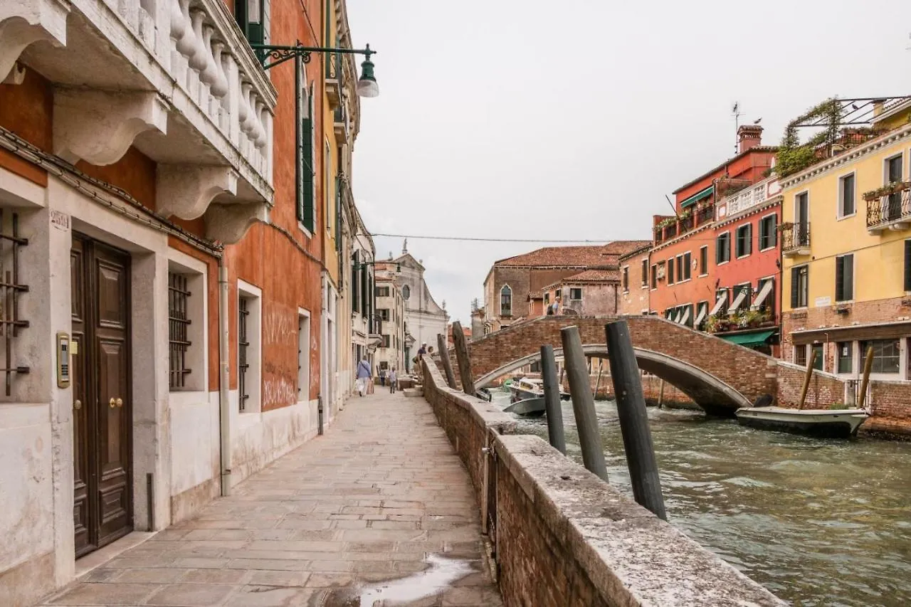 Carmini Canal View & Lift By Lionhost 0*, Venice Italy