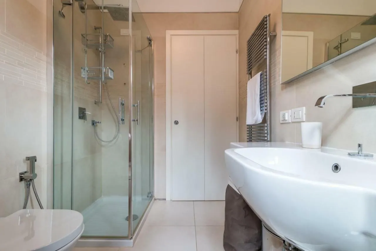 Carmini Canal View & Lift By Lionhost Venice
