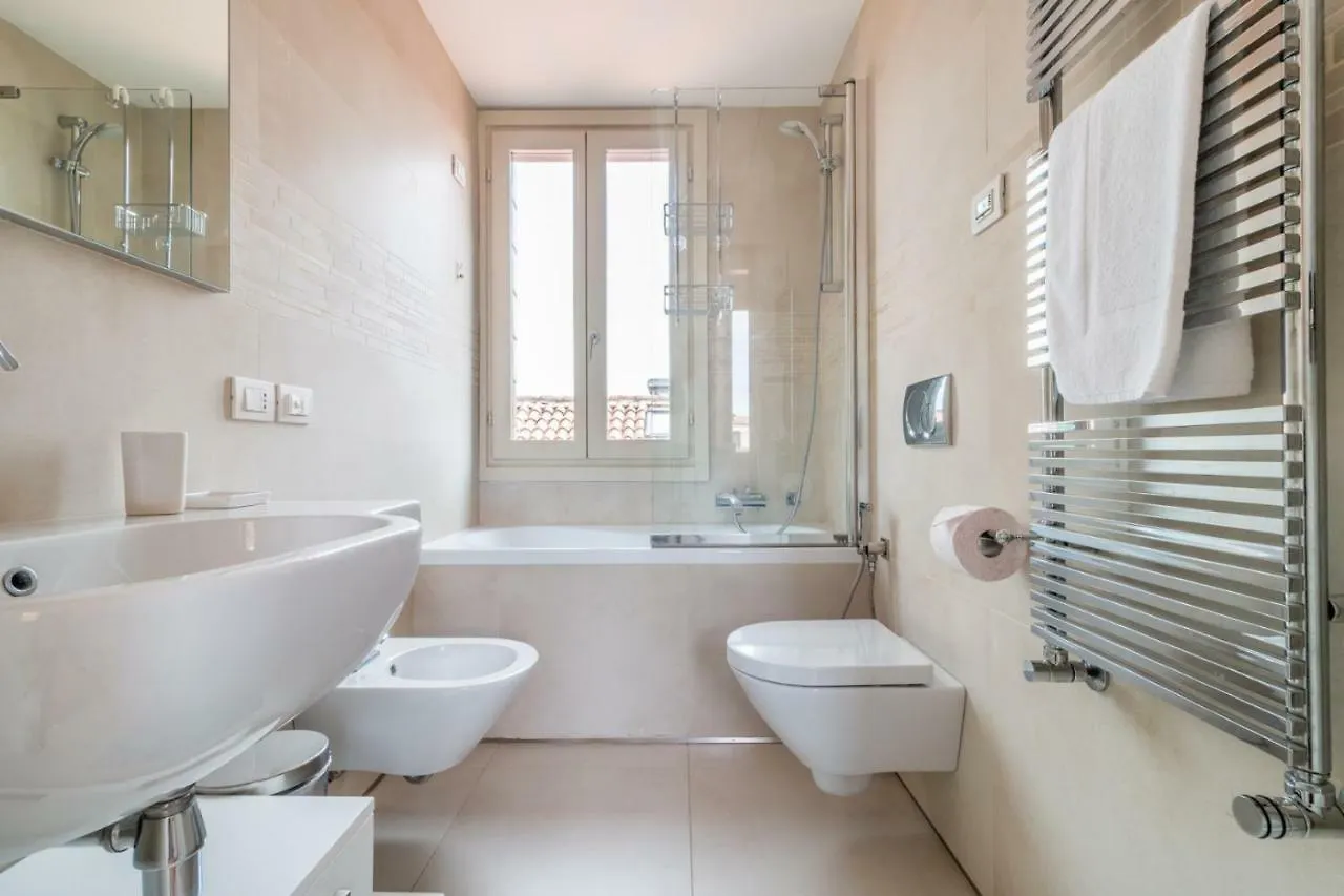 Apartment Carmini Canal View & Lift By Lionhost Italy