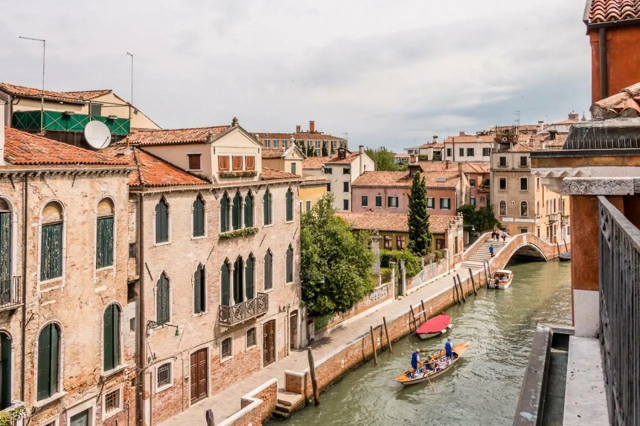 Carmini Canal View & Lift By Lionhost